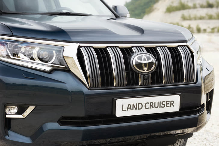 2017 Toyota Land Cruiser Prado image gallery